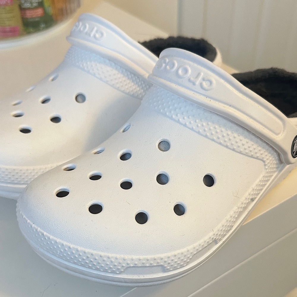 CROCS White Clogs with fur inside